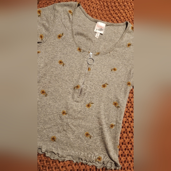 Top - Picture 3 of 3